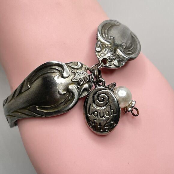 Beautiful Vintage Remembrance Spoon Bracelet With Charms Silver Tone Statement - Picture 4 of 7